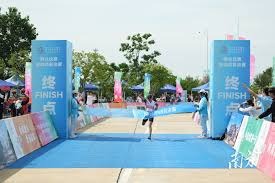 扎金花心理学：为什么人在赢钱时会产生“我是神”的控制错觉？（扎金花中的心理陷阱：为何赢钱会让人产生“掌控一切”的错觉？）